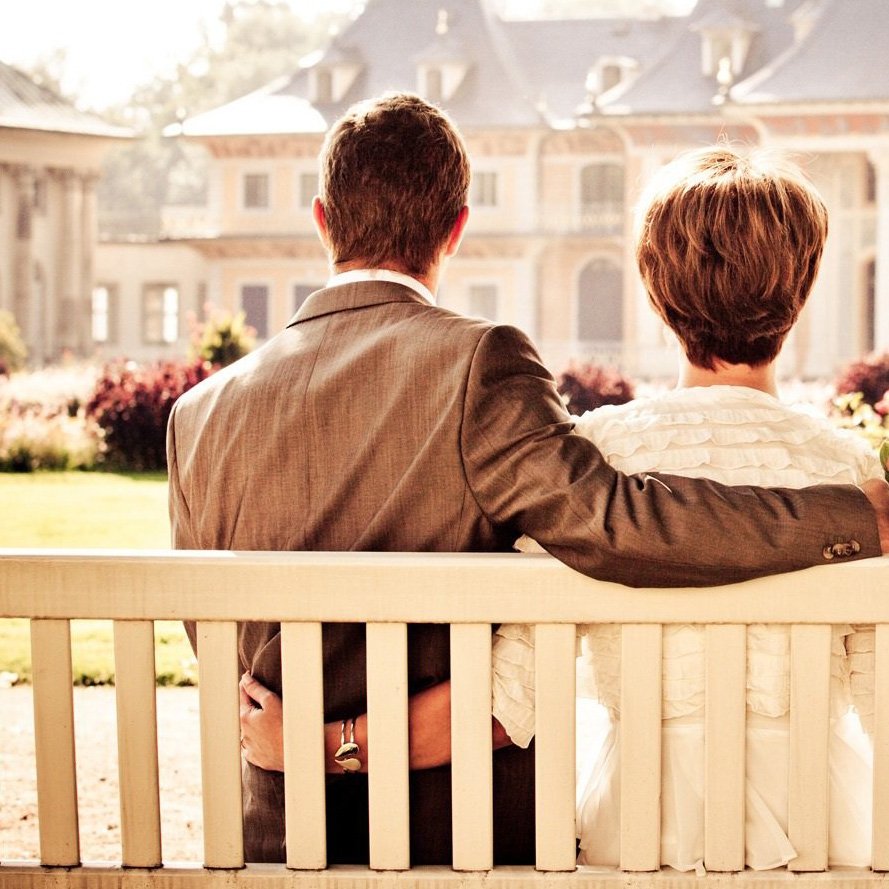 Phrasal verbs with "back" – meaning and usage guide