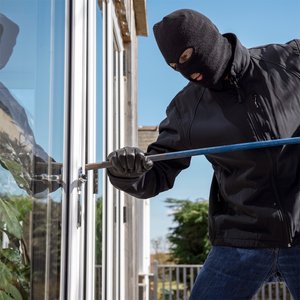 phrasal verb 'break into'