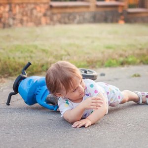 phrasal verb 'fall down'